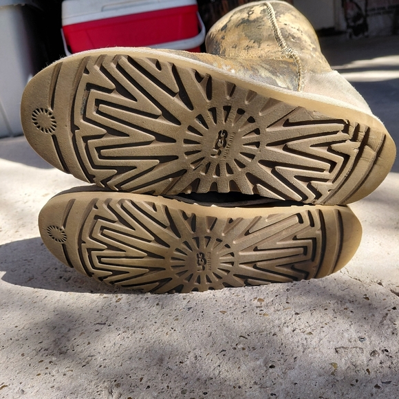 Ugg Metallic Foil Classic Short Boots - Picture 5 of 6